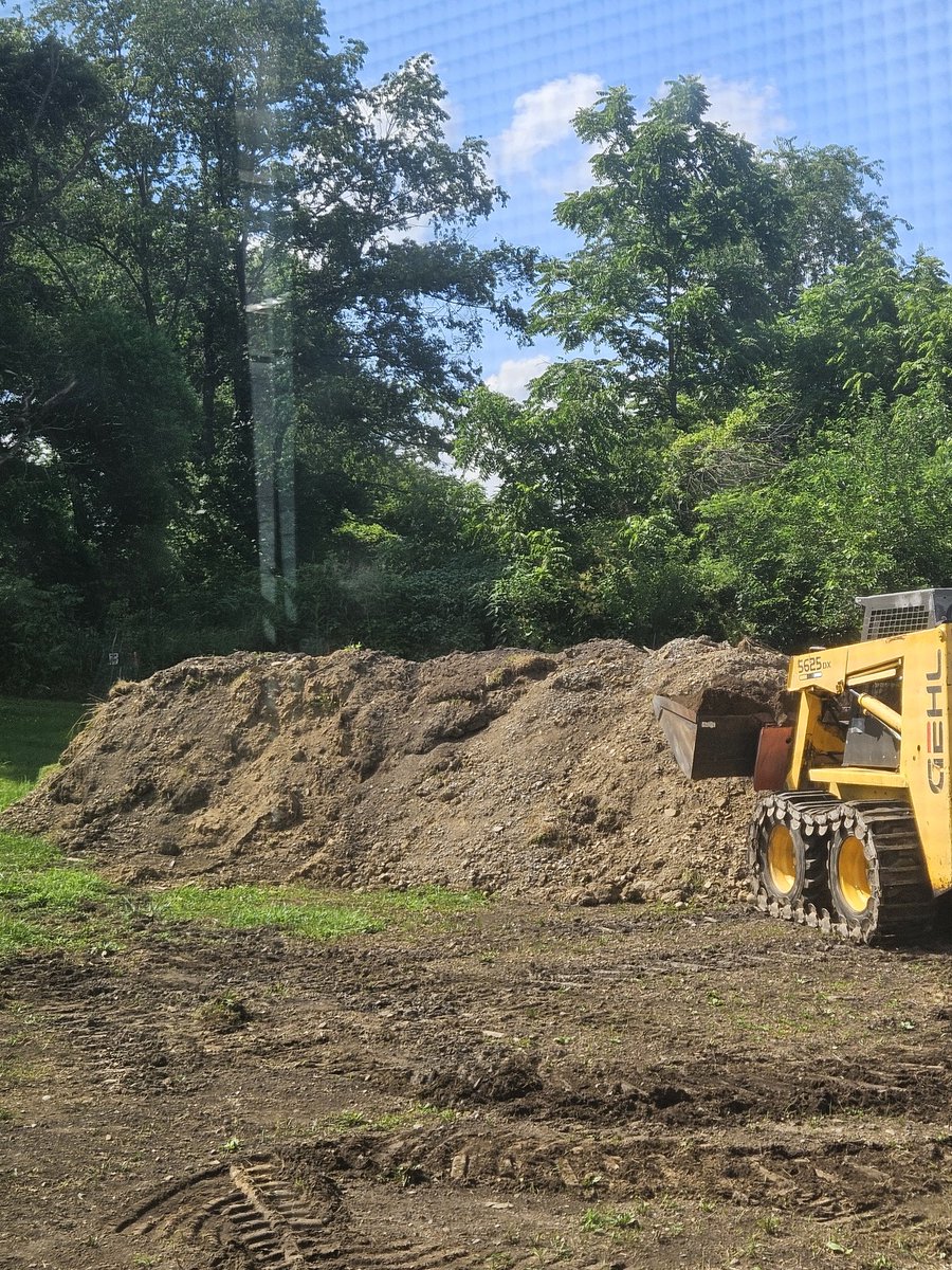 CyndiBrec's tweet image. #realife When I'm not knee-deep in plot holes on Paper, I'm either whipping up dessert delights with my daughter or out back pretending im a construction worker, digging real holes. Why limit the fun to only fiction? #Booksbooksbooks #Fantasy