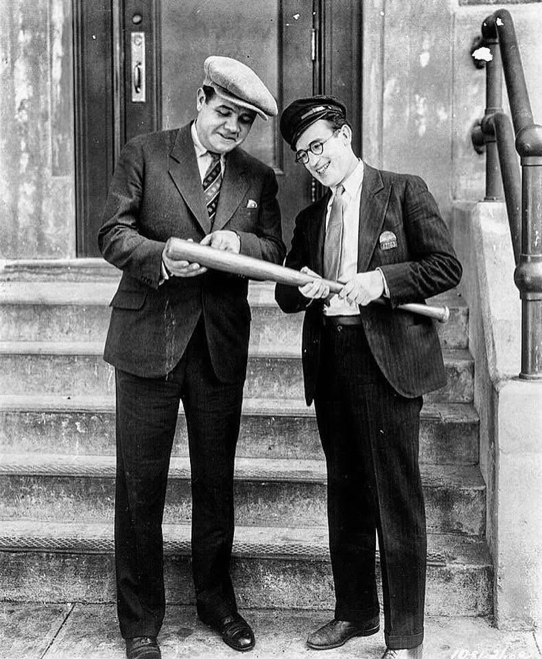 baileymarkham's tweet photo. Harold Lloyd with Babe Ruth in SPEEDY (1928), filmed on location in NYC. My favorite Lloyd film! #classicstars #classicfilm #silents https://t.co/XMTkzsTcEg