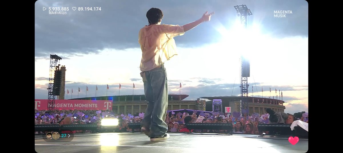 aeli7aa's tweet photo. The first Hobi concert that I witnessed live!! Impeccable performance. Stunning looks. He's representing PERFECTION. Watching it live alongside millions of other army... it just has a special  feeling. Thank you, Hobi 💜💜💜💜💜💜 https://t.co/zzfnOuHQRt