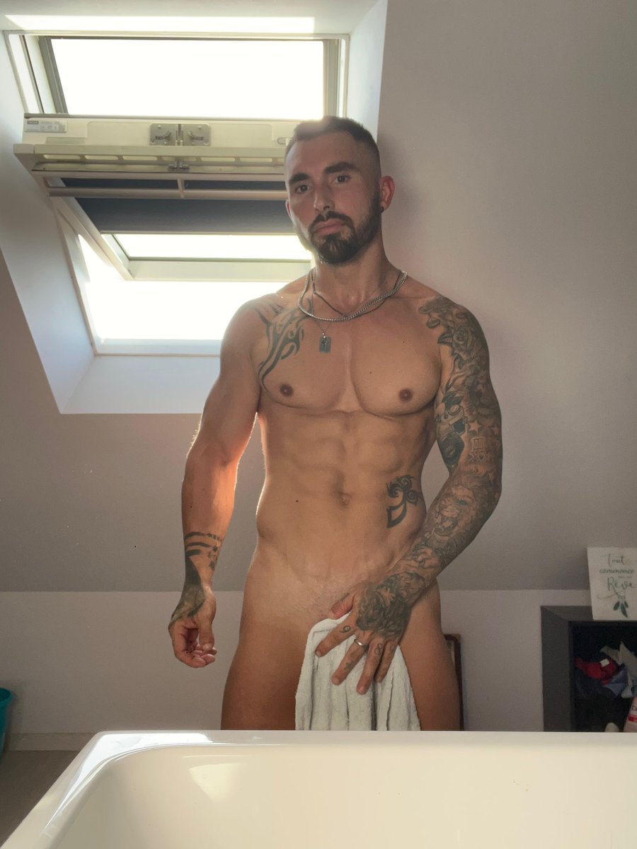 nicobzh06's tweet photo. Bonne journée du 14 juillet à tous 🇫🇷 - #fetenationale #sexyfrench #nudebody #nudeboy #musclenaked https://t.co/LN62waWUH2
