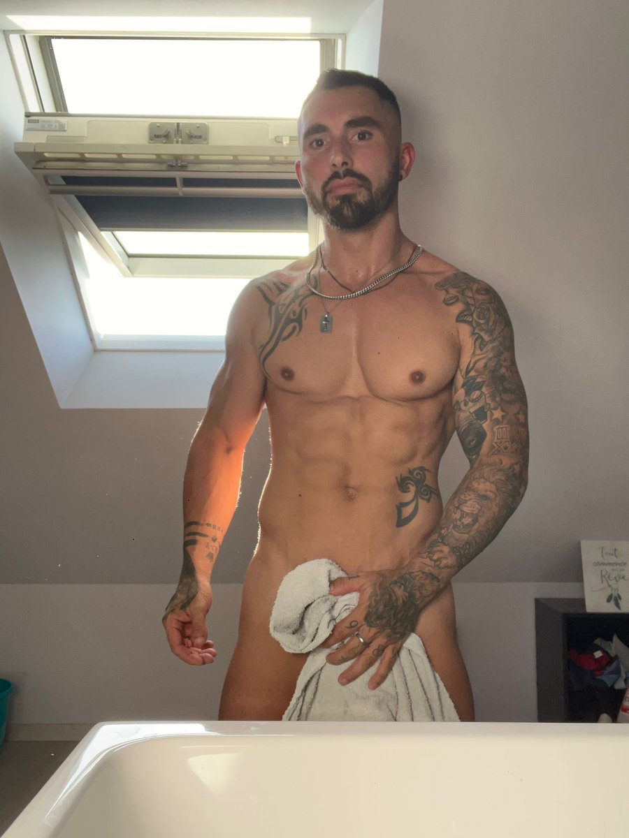 nicobzh06's tweet photo. Bonne journée du 14 juillet à tous 🇫🇷 - #fetenationale #sexyfrench #nudebody #nudeboy #musclenaked https://t.co/LN62waWUH2