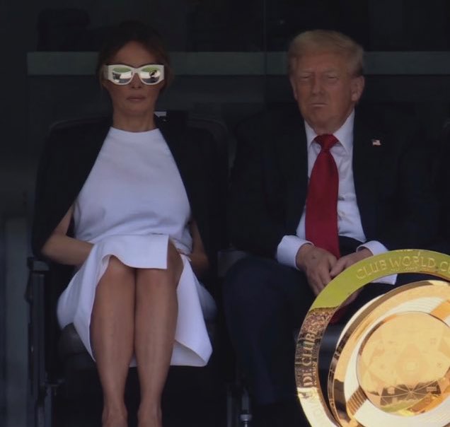 WUTangKids's tweet image. Just a very normal and happily married couple enjoying a football match in New Jersey 🤣