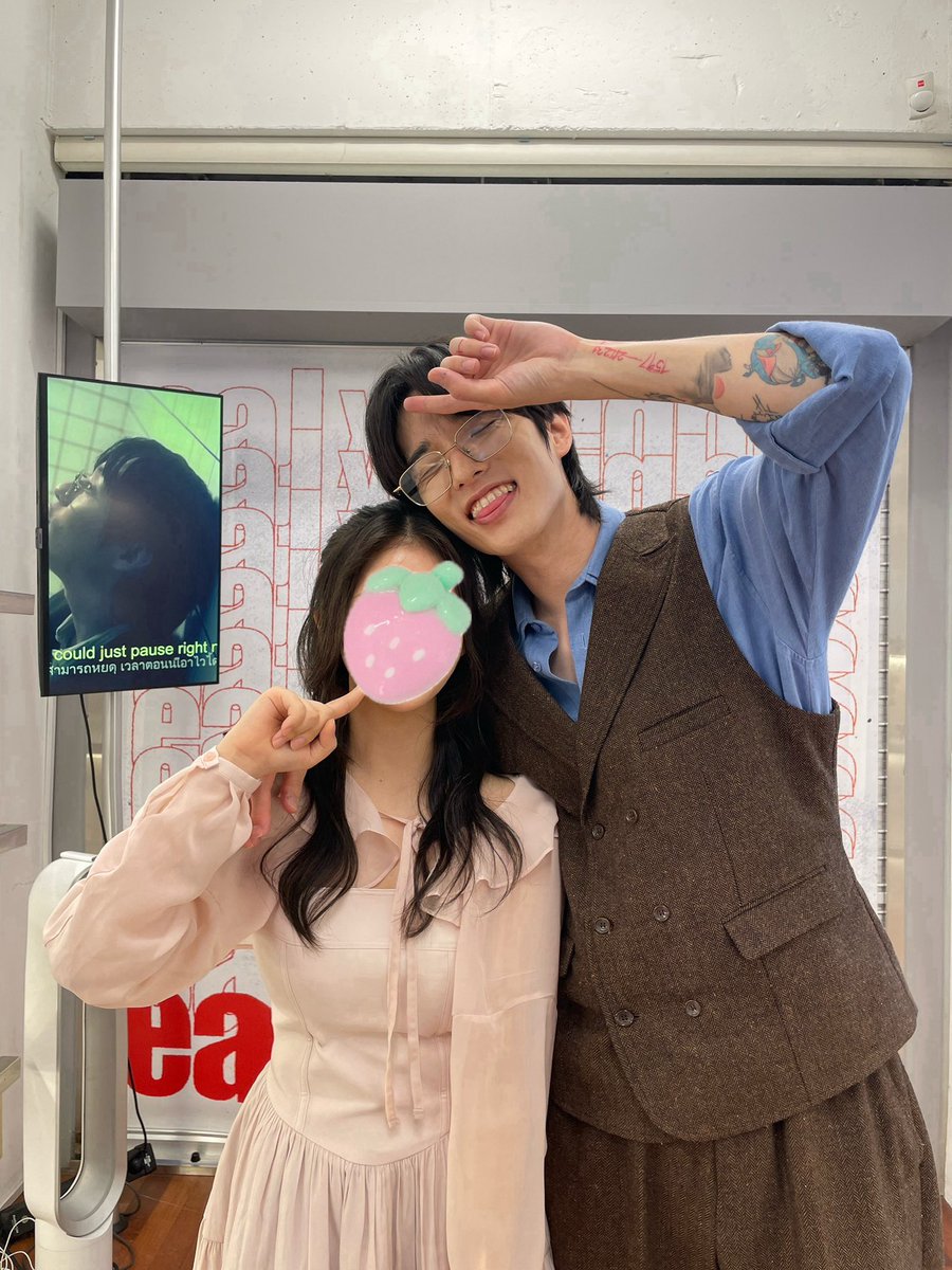 eaJ_luv's tweet image. 하이츠 밋그 후기..
내가 볼콕 포즈 해달라구 했는데 갑자기 나를 볼콕하심(ㅁㅊ) 그러면저죽죠
이걸 원한건 아니었는데 오히려 좋았다