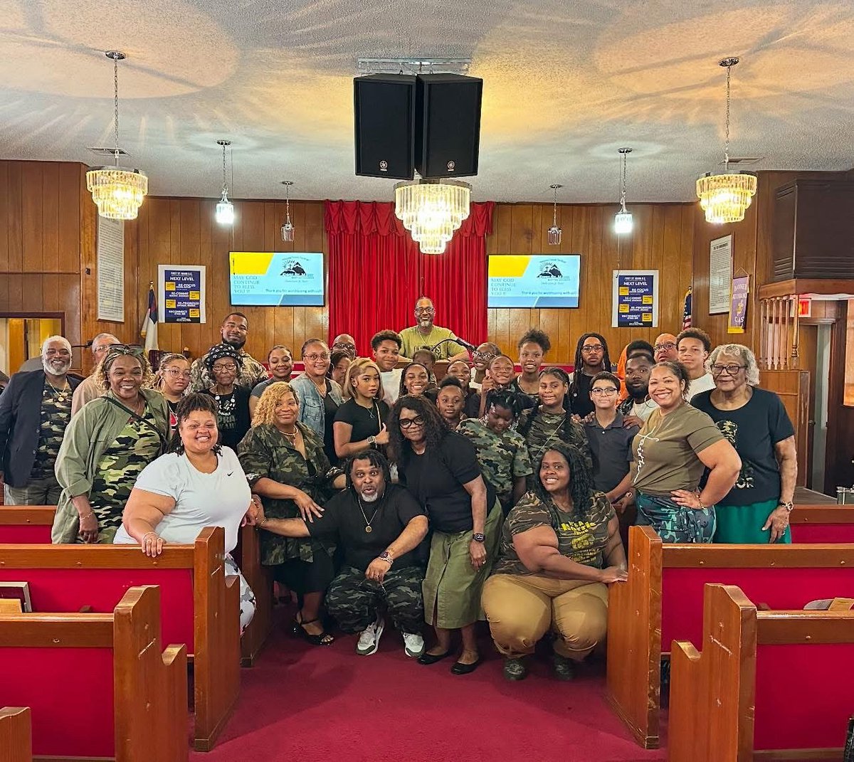 “The Mark of GOOD SOLDIERS” 2 Timothy 2:3-4 A Good Soldier…. (‘s)
1. Is Always on Guard
2. Endures trials or hardship 
3. Mindset isn’t consumed w/world affairs 
4. Works to please the Commander (God)