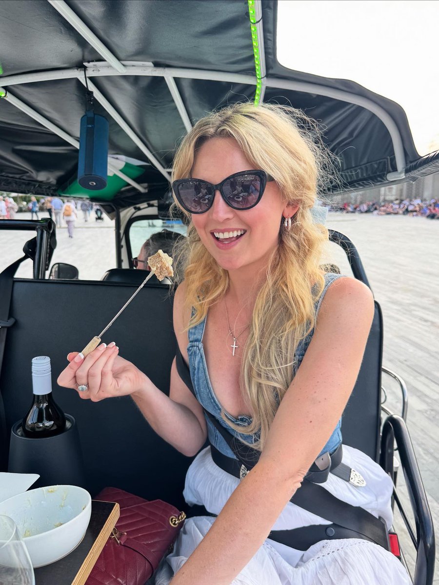 brooke_burfitt's tweet photo. The very best way to see and experience Zurich for the first time with a wine and cheese #fondue #TukTuk tour! 😄 Thank you to our wonderful and charming guide.
@ViatorTravel
#tour #zurich #switzerland #tourist #eurotrip #whitewine #swisscuisine #cheeeese https://t.co/hRIqdP2Ee8