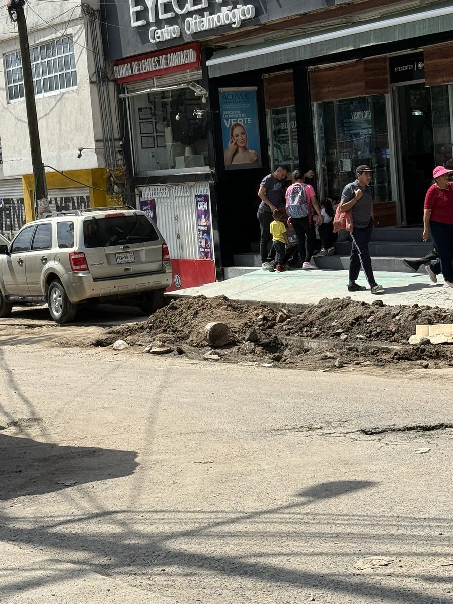 A16733853Azul's tweet photo. @isaacsolar @Claudiashein Así tiene Naucalpan su incompetencia…. No solo se trata de decir que respalda un movimiento…. Cuando no puede guiarse con los principios del mismo, usted y su gestión es pura simulación, calles siguen llenas de baches, sin iluminación, policía nefasta. Pero nuevas patrullas ja! https://t.co/nr3s7KbMvo