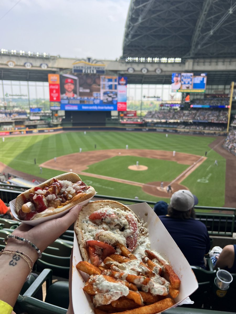 SamDikanovic's tweet photo. 7 straight and 1 back with more #AmFamFood @Brewers https://t.co/NCjTLp2bVl