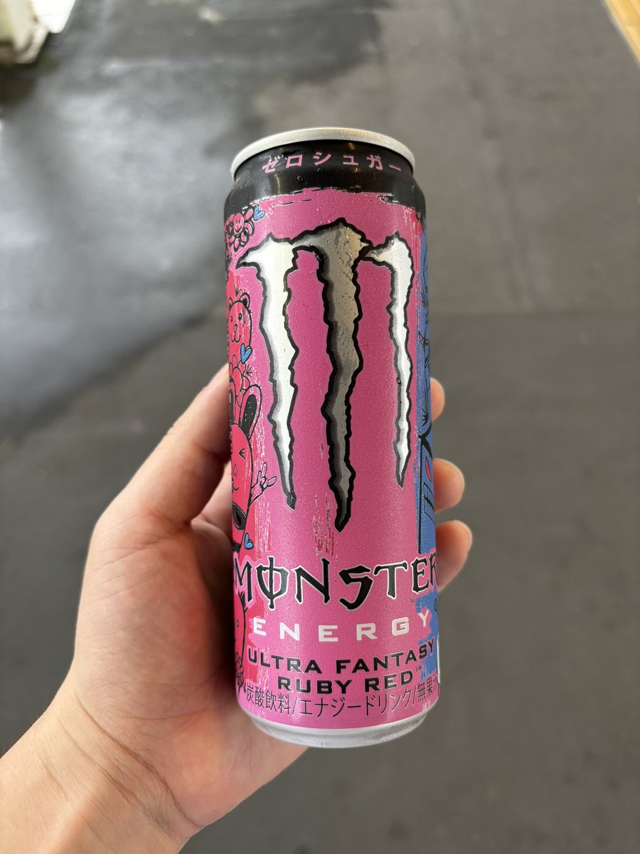 V1Kj4's tweet image. おはようございます！

本日の #朝のお供　

ピンク買ったつもりで開けるまで気が付かなかったけど、

『モンスターRUBY RED 』🟥赤だった！💦

飲んでみたら！ゼロシュガーだけあってスッキリしてて飲みやすい！

#モンスター　#RUBYRED #エナジー　#高麗人参　
#ゼロシュガー