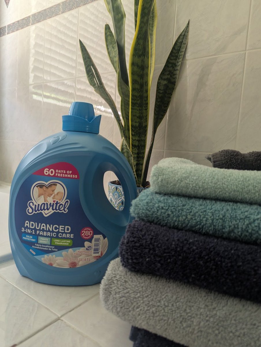Breejoice's tweet photo. Thanks @RippleStreetFun for letting me try this huge bottle of Suavitel liquid fabric softener. It smells great and a little goes a long way! Plus my towels are so soft now! I would definitely recommend! #suavitelatsamsclub #Sponsored #ripplestreet #productreviwer https://t.co/8PaWMPTV4D