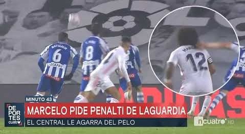 DonLuis__'s tweet photo. el único agarrón de pelo de la historia del VAR que no se ha sancionado. Nos costó una liga. https://t.co/ntaWMykYwY