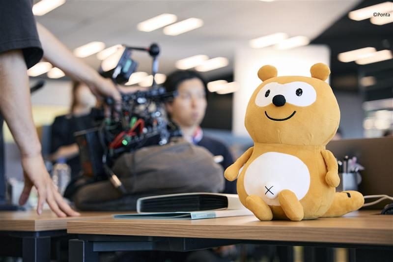 Ponta's tweet image. STUDIO sauceのショートドラマ #たぬきのデンゴン の撮影現場にPontaが遊びに行きました！
Pontaが本編のどこかに出演するかも・・・

👇まずは第1話から見てみよう！👀
youtube.com/shorts/AGfR1iD…

#STUDIOsauce #ポンタ