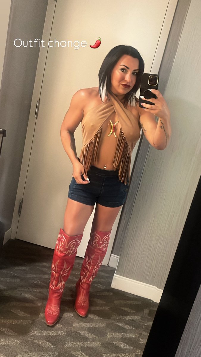 RealLadyFrost's tweet image. Which Spicy Texas Frost fit was your fav?