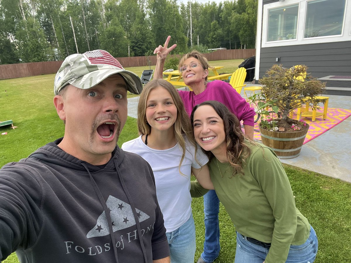 SarahPalinUSA's tweet image. Unsurpassed patriotism🇺🇸 and dedication to family, faith & freedom @johnrich #johnrich in #Alaska