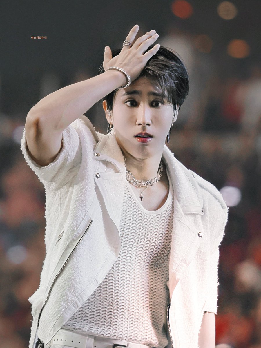 250711 HQ

바부 (っ º - º ς)

#StrayKids #스트레이키즈
#HAN #한 #한지성