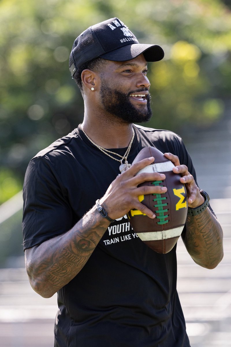 CCHSfootbal's tweet image. THANK YOU‼️

Football Legend Nico Collins gave back to his community, and Alma Mater, yesterday by hosting his youth camp at #BigClay

Nico totaled 103 receptions, 1,968 receiving yards, 25 touchdowns over his final two seasons with us, before he went on to play for…