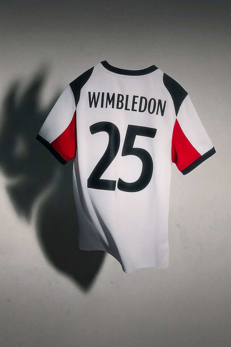 sinnertimes's tweet photo. 🎁 GIVEAWAY - A MOMENT TO REMEMBER FOREVER 🏆

To celebrate Jannik Sinner’s Wimbledon title, we’re giving away this official AC Milan jersey with WIMBLEDON 25 on the back 🇮🇹💫

To make sure this moment stays with us forever.

To enter:
🔁 RT this post
👤 Follow @sinnertimes

Winner announced soon.
Good luck — and FORZA JAN. 🦊❤️🖤