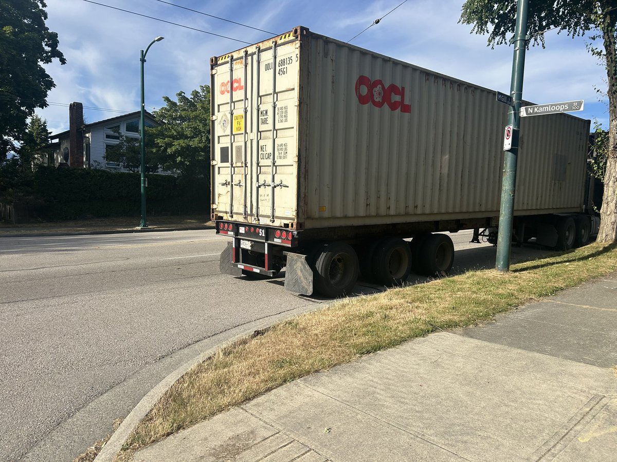 DaleSteeves's tweet photo. @VancouverSun .Good story, but only 1/2 of it. Trucks park illegally, idling on McGill, engaging drivers and pedestrians crossing daily. Drivers say port has no place to rest/do paperwork. Residents forced to engage drivers. Should this result in an accident, the Port is absolutely liable. https://t.co/eGhnuAXPdH
