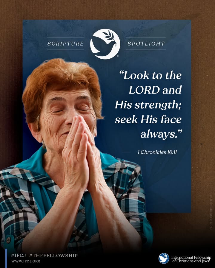 TheFellowship's tweet image. Where do you turn when life feels overwhelming?
His Word gives this simple, powerful guidance:
“Look to the Lord and His strength; seek His face always.” —1 Chronicles 16:11
This is how we endure.
This is how we stay grounded in faith.
Not in our own power, but in His.
Let us…
