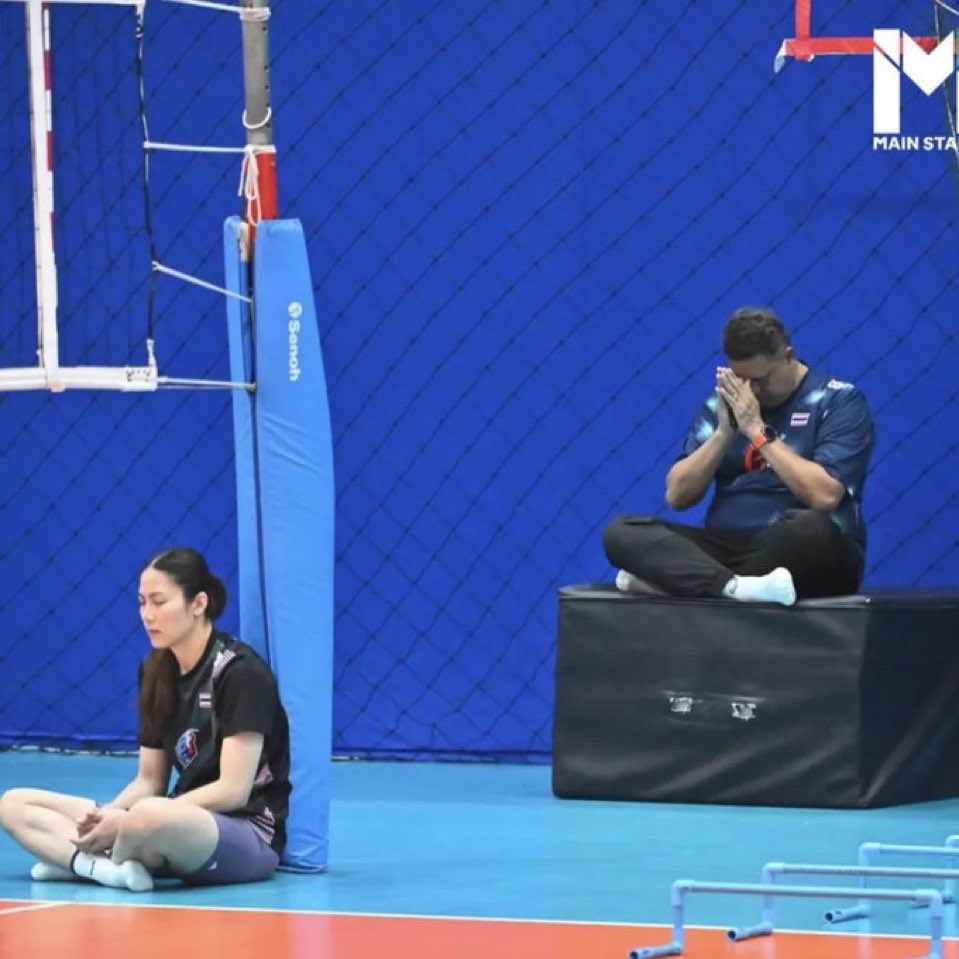 wilxiiix's tweet photo. ใจเย็นลูกกก ทำได้ๆๆ เซ็ตเดียวเท่านั้น #วอลเลย์บอลหญิง https://t.co/Efbpj0kUHT