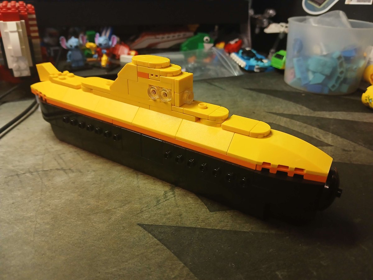 AstroTron92's tweet image. I just spent 4 hours designing and building a mini Submarine Voyage. #LEGO #submarine #build #mini #Disneyland