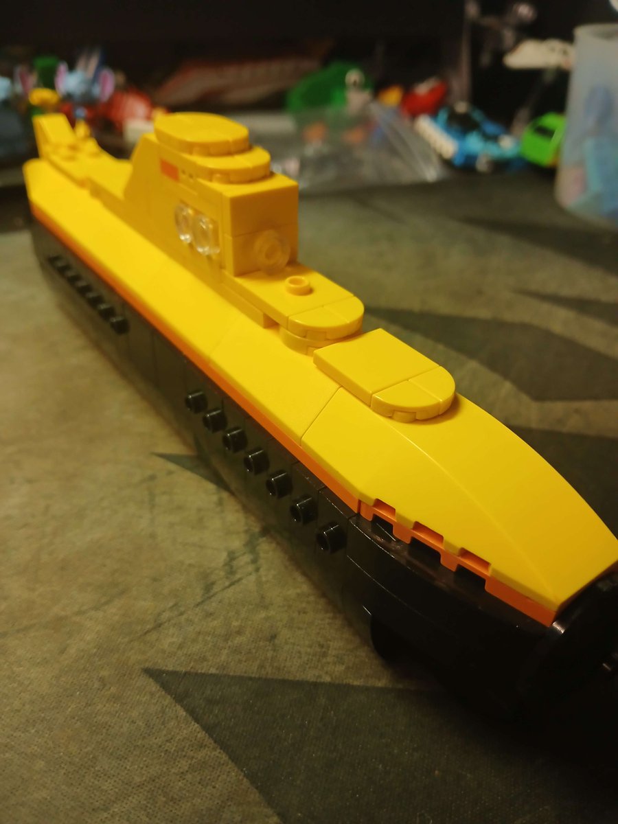 AstroTron92's tweet image. I just spent 4 hours designing and building a mini Submarine Voyage. #LEGO #submarine #build #mini #Disneyland