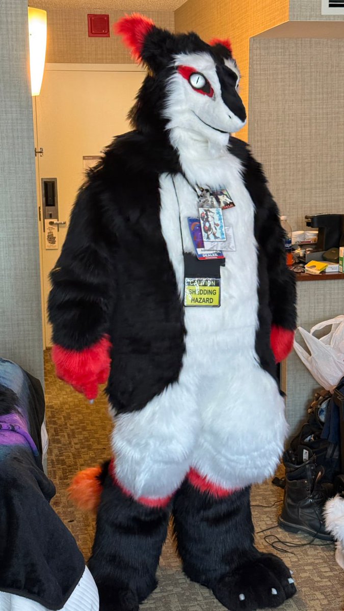 Another picture of Sinister the Sergal taken during #Anthrocon2025 

📸  by <a href="/wyooon2/">WYOON</a> 
🪡  by <a href="/EddieBear58/">Fursuit Builder Bear ▶️ Anthrocon ⏩ MFM ⏩ CFF</a>