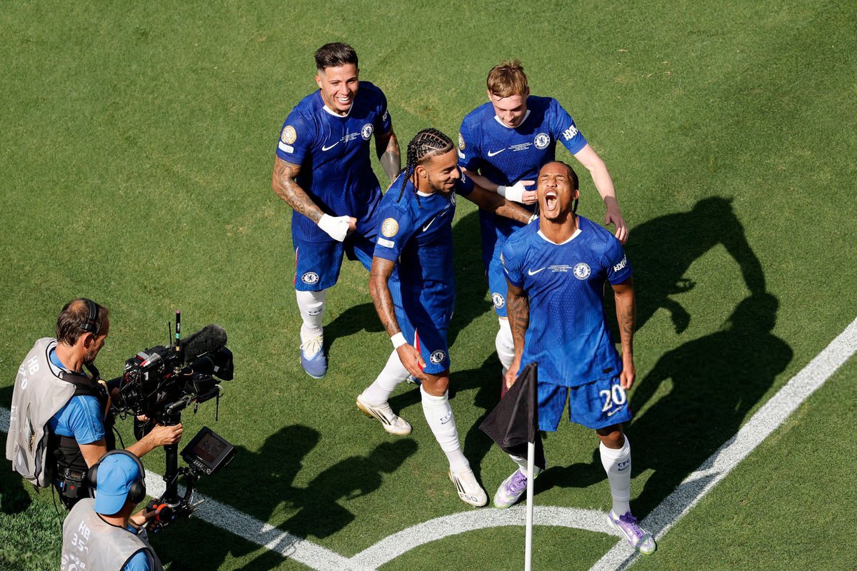 wcs1v's tweet photo. حدثني عن العظمة والتاريخ احدثك عن تشيلسي 

برشلونة في وسط كتلونيا 
ثم بايرن في وسط معقلهم ميونخ 
ثم مانشستر سيتي بيب التاريخي 
ثم الان باريس انريكي الاذي ارعب العالم 

تشيلسي يعشق المستحيل 
البلوز يعشق المعارك الملحمية التاريخية 

رسمياً تشيلسي بطل كاس العالم للاندية 💙💙 https://t.co/08dUjhkXKL