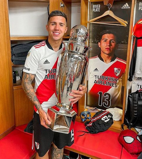 CarpetaMillo_'s tweet image. Nada de paredes, nada de equipo Fernandez, Enzo Fernández juega y gana finales. El mejor mediocampista argentino del mundo.