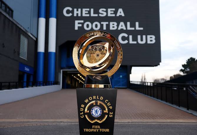 Chelsea_FR_'s tweet image. IL RESTE À LA MAISON 💙🤩