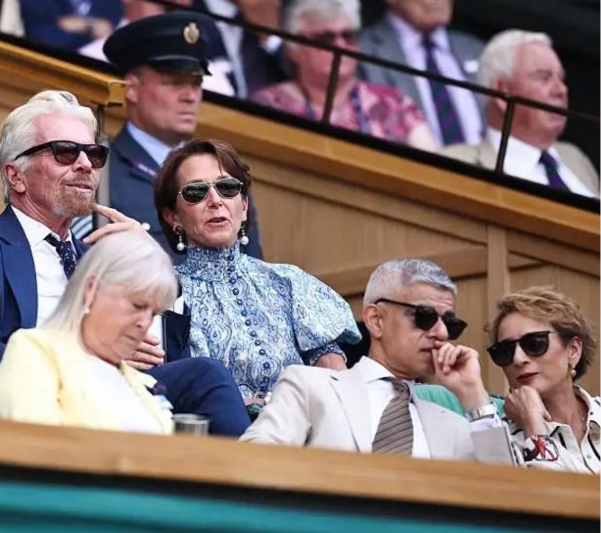 RossLydall's tweet image. London mayor Sir Sadiq Khan and wife Saadiya in the royal box for the men’s final at Wimbledon (via @BBCNews)