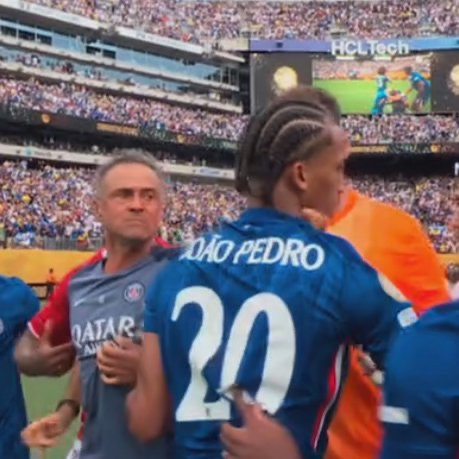 ¿Que hace luis Enrique? 😭
