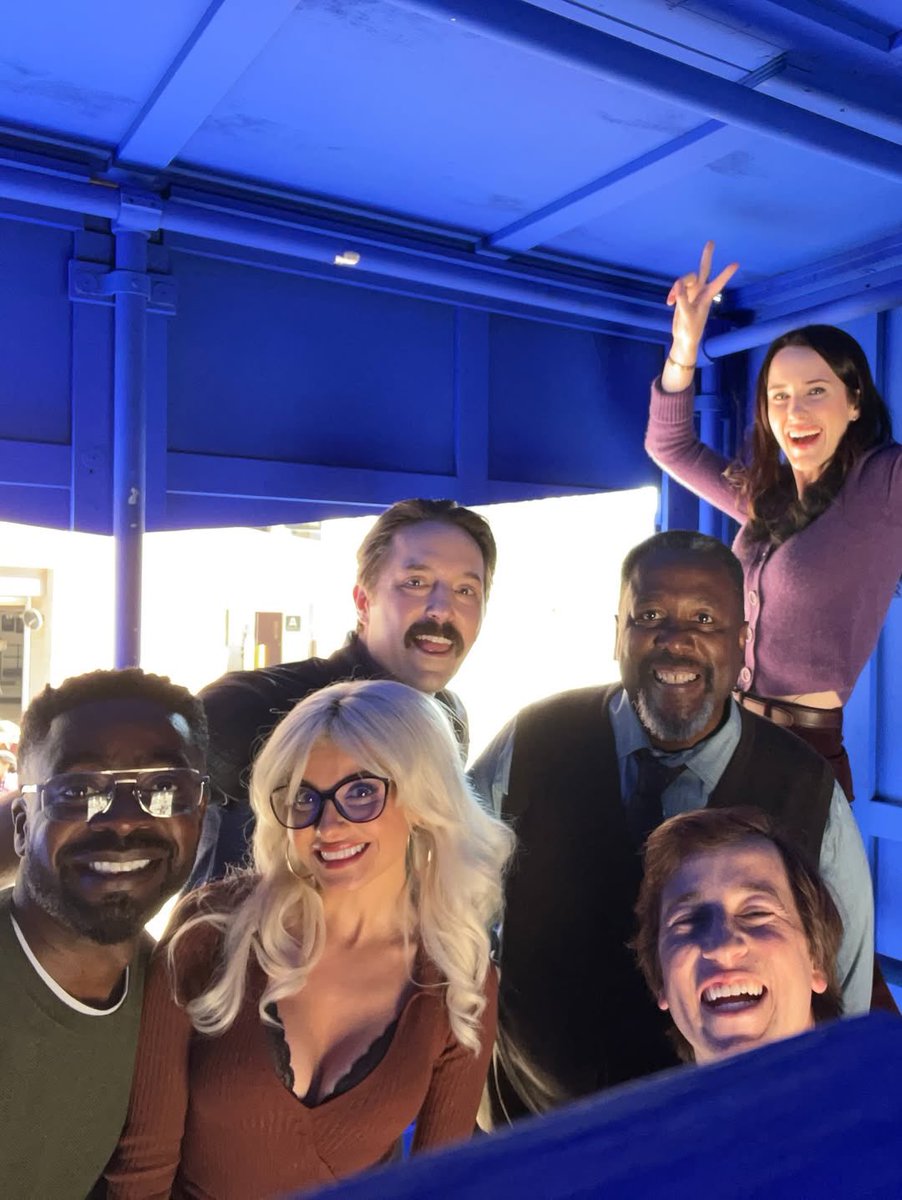 New pic of Rachel Brosnahan &amp; The Daily Planet cast 
#Superman