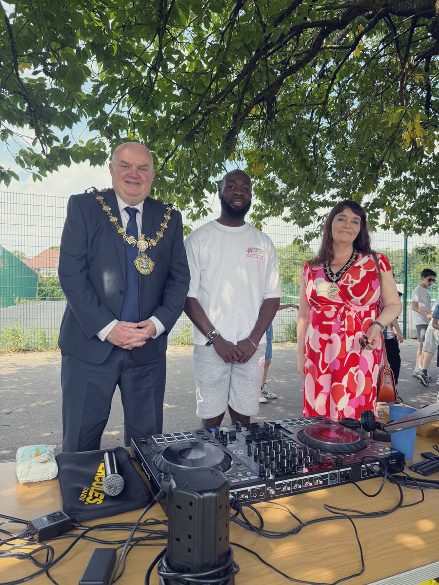 kemoywalker's tweet image. An amazing event in the park in #Prestwich today, organised by ‘let your light shine organisation’, we have done some amazing work, inspiring the community and creating an excellent atmosphere for people to enjoy and shine, being the best version of themselves, great day!! 🙏🏽🔥🙌🏽
