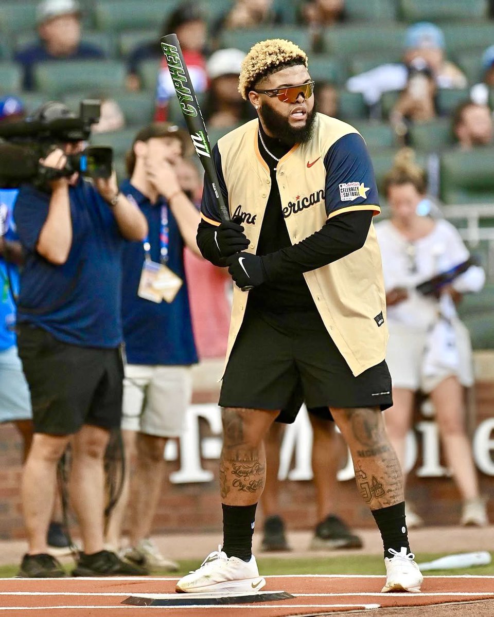 maruccisp's tweet image. The aura is off the charts😏