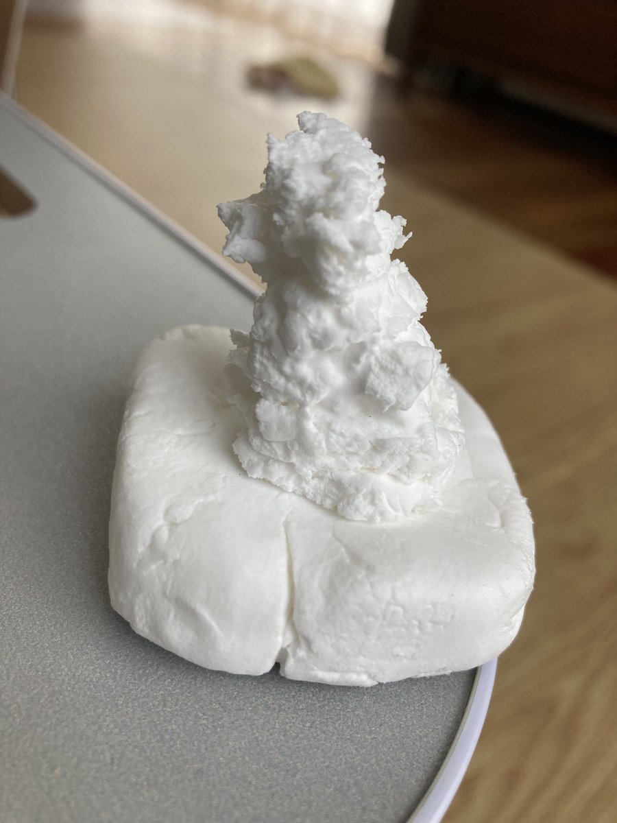 おはようございます☀️

ブルーラウンジの皆様☺️🎉

昨日は子供と紙粘土でスプランキーを作りました❤️色塗りして部屋に飾ります🎊

子供との共同制作🫷

ちなみにもう一つは息子が作った
犬🐶です❤️💖

#ブルバ相互
#ブルバ100