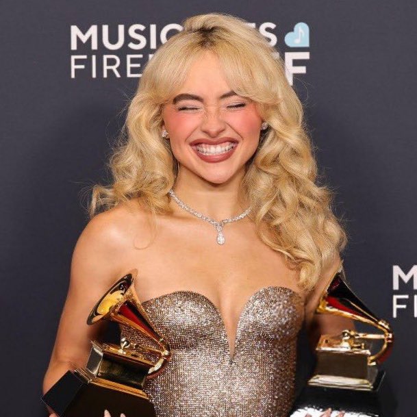 charts_sabrina's tweet image. .@SabrinaAnnLynn’s “Short n’ Sweet” re-enters the top 5 on this week’s Billboard 200.
It has now spent 45 weeks inside the top 10.