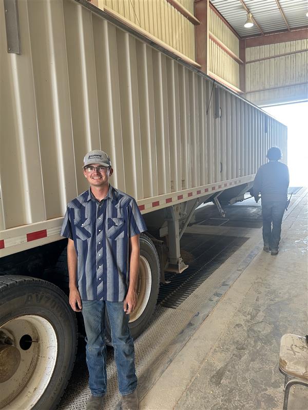 Hemingford got its first load of #harvest25 HRW brought in by Elijah Walters for Dan Walters. 60.0 tw and 13.9 protein.