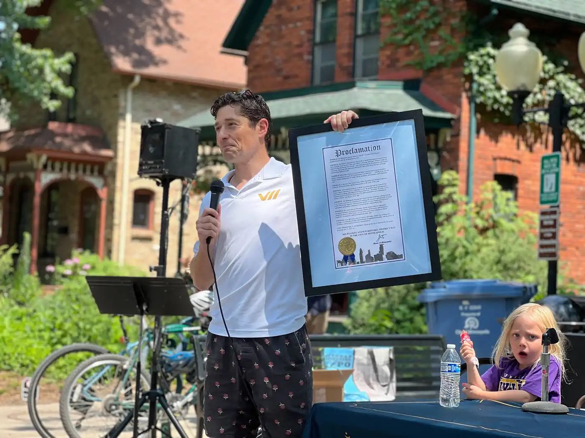 MayorFrey's tweet image. Milwaukee Avenue is 50! What was once slated for demolition is now one of the most beloved, walkable streets in MPLS. Today, I proclaimed it “Milwaukee Avenue Historic District Day,” honoring the neighbors who fought to perserve it & those who continue to make it feel like home.