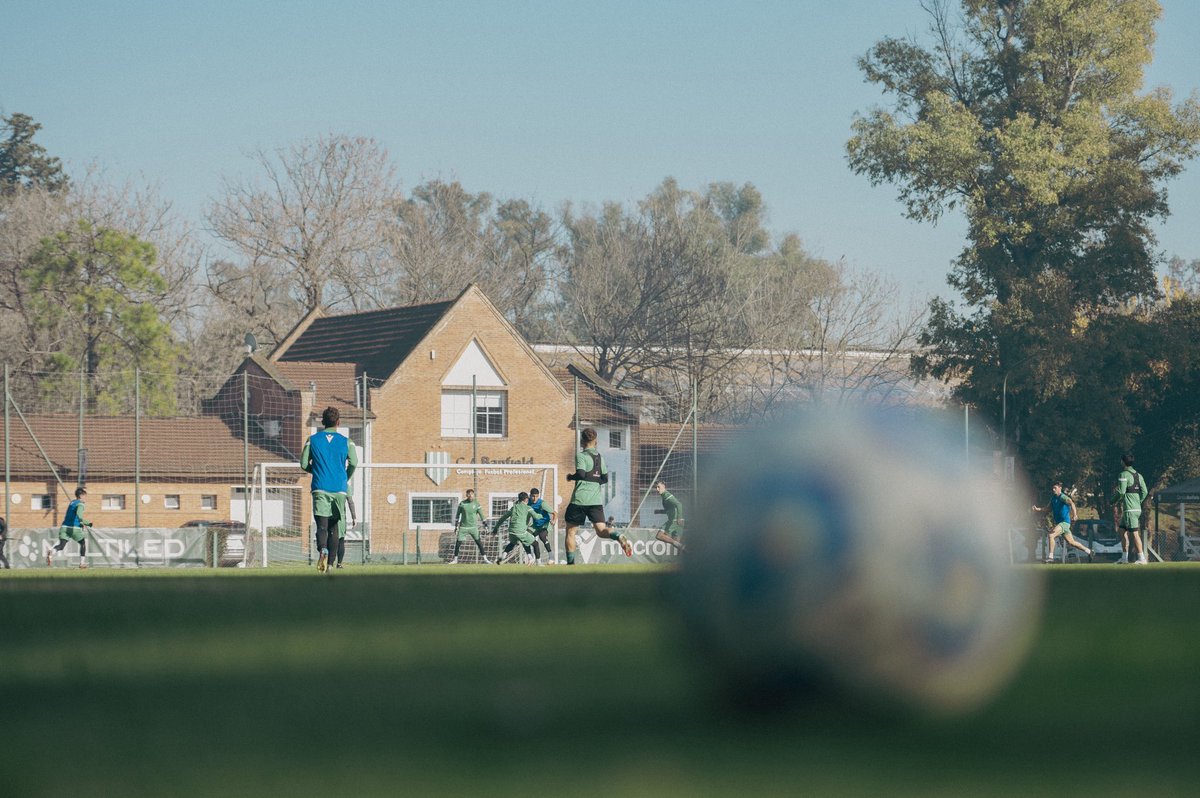 🇳🇬⬇️ Tema inhibiciones en #Banfield, posible once para mañana, los concentrados y más...

- 𝐈𝐧𝐡𝐢𝐛𝐢𝐜𝐢𝐨𝐧𝐞𝐬: Faltan comprobantes y cruces de papeles, pero en las primeras horas de mañana se confía en que se van a LEVANTAR. La lista de citados saldrá con refuerzos.

-
