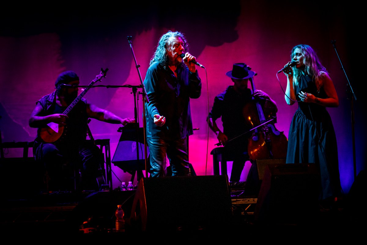 LuccaSummerFest's tweet image. Robert Plant presents Saving Grace, feat. Suzi Dian, sonorità magiche per la band guidata da una leggenda della musica!

#LSF25

Foto di Francesco Prandoni
