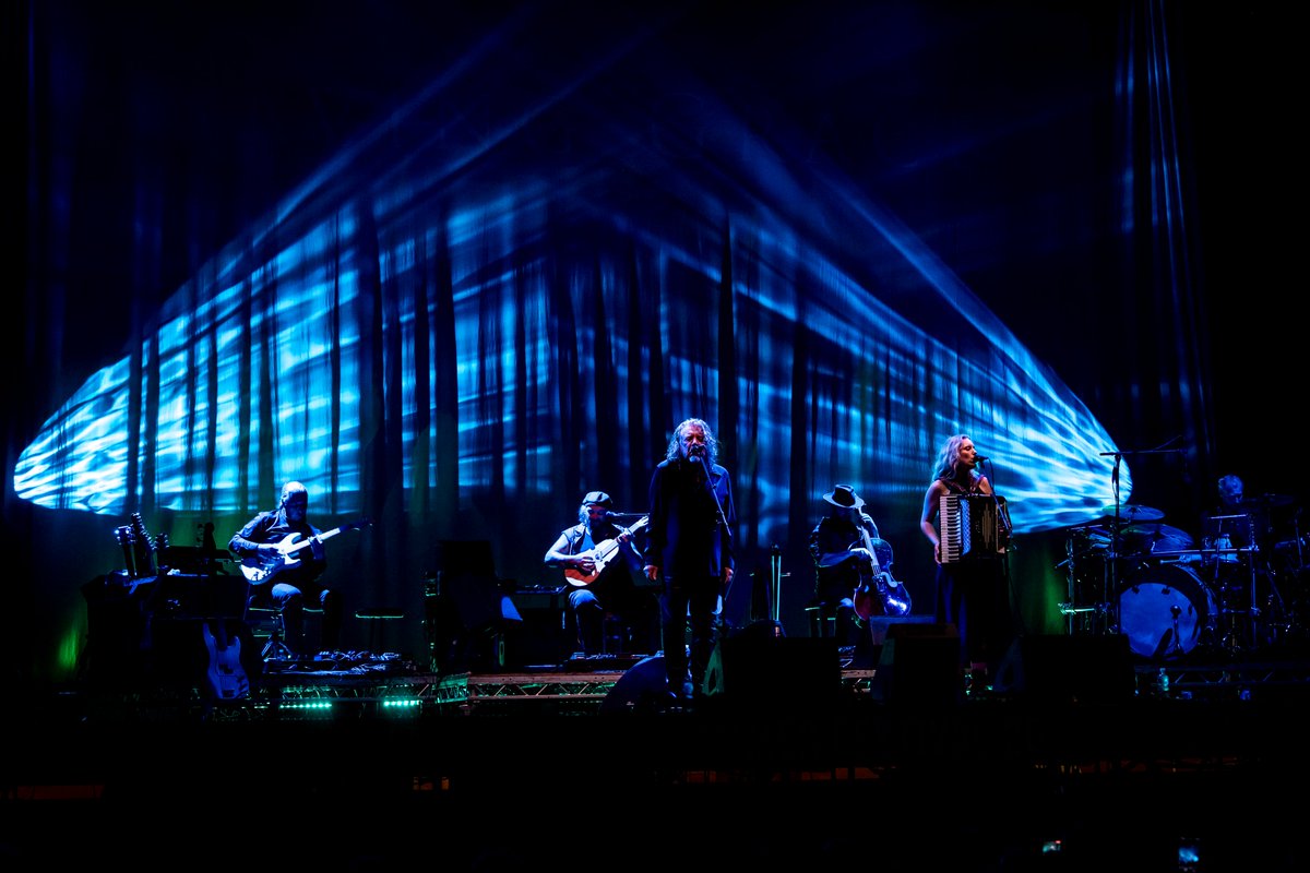 LuccaSummerFest's tweet image. Robert Plant presents Saving Grace, feat. Suzi Dian, sonorità magiche per la band guidata da una leggenda della musica!

#LSF25

Foto di Francesco Prandoni