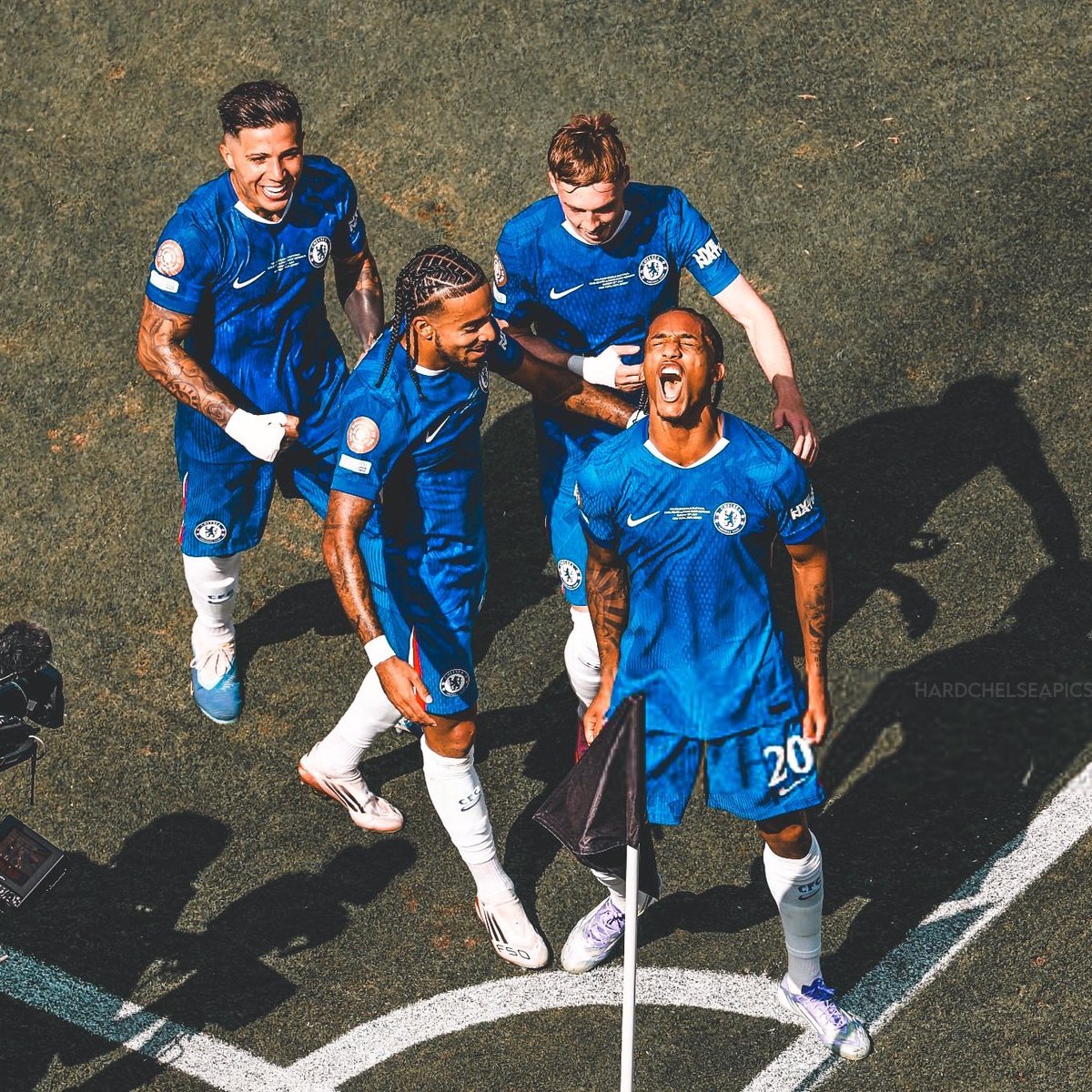 chelsbrasil's tweet photo. O Chelsea se transforma no primeiro clube a vencer todos os títulos possíveis no futebol. https://t.co/B62TUIkxt4