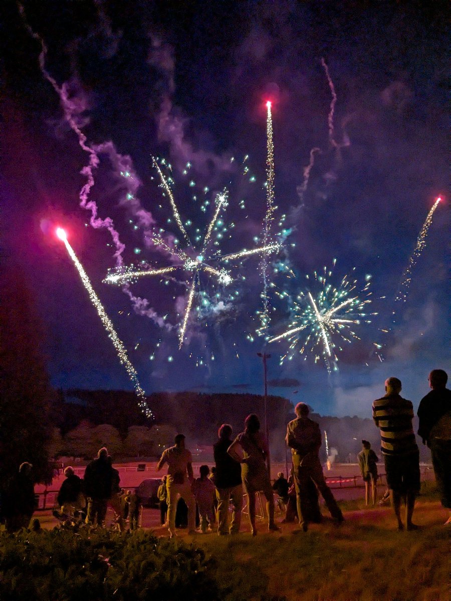 Gendarmerie_042's tweet photo. Les personnels de la COB de #BoenSurLignon sécurisent le feu d'artifice a #Noiretable
#14juillet2025 https://t.co/ZzWnyWxcLT