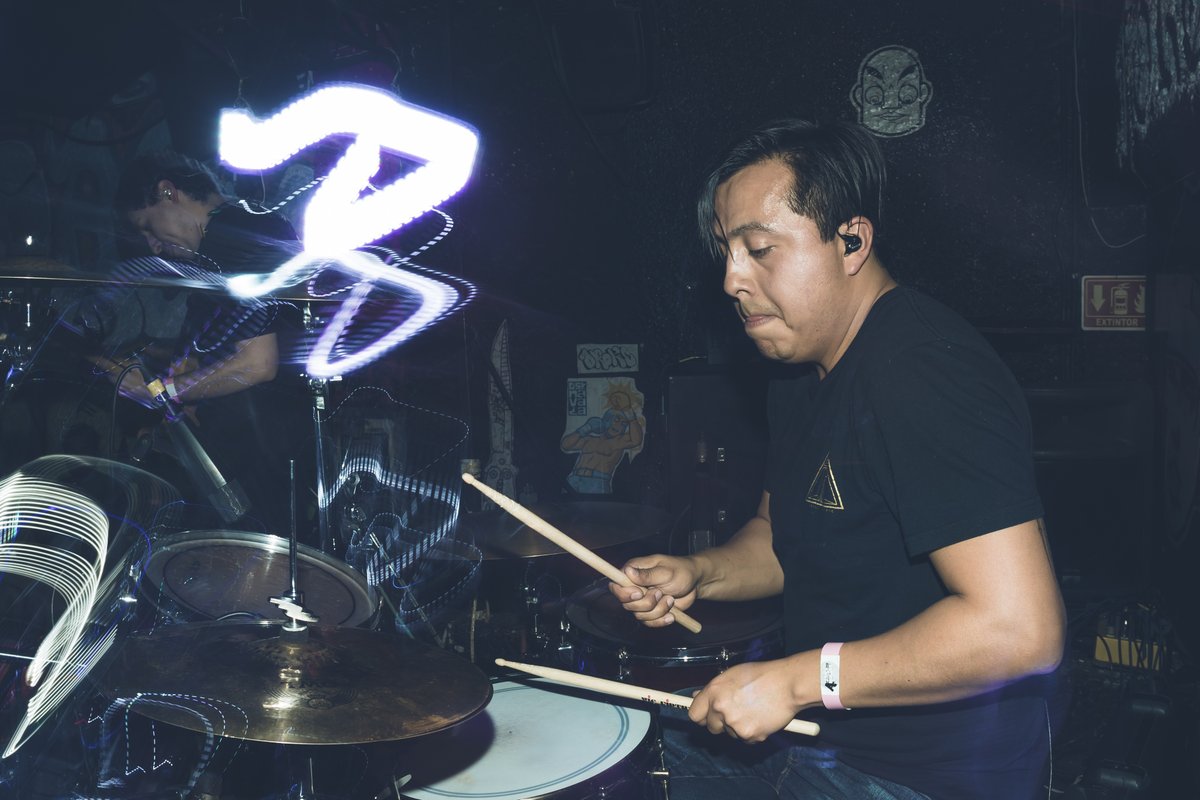 Nuestro baterista Enrique está de cumpleaños, y no podríamos estar más agradecidos por su ritmo, su energía y su corazón en cada canción.

¡Mándenle un abrazo enorme y muchas felicitaciones!

📷Sempiterno Studio

🦉🥁🔥🍃🎉