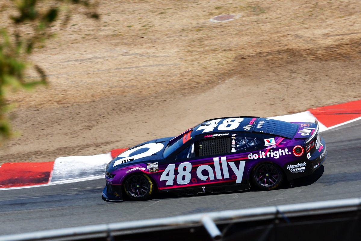 The #Ally48 stayed out under the yellow. Restarting P9.
