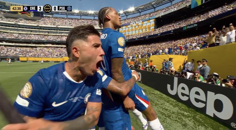 PoliticoForYou's tweet image. BREAKING 🚨🚨🚨

Chelsea celebrate victory in pre-season friendly tournament.