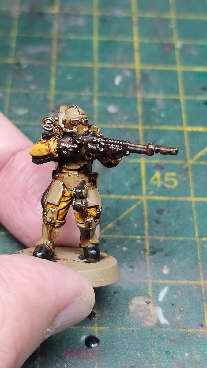 Starting a new Solar Aux army for #NewHeresy 3rd edition! Want to play with grime and weathering for a vrak inspired force that will eventually have Renegade Militia elements! Check out our 3rd edition review content here spruesandbrews.com/2025/07/12/war…