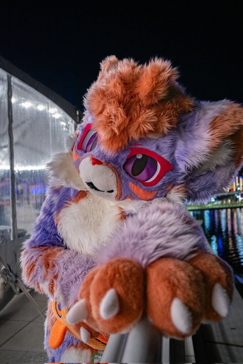 Does anyone know what a #MelonPose is?

📸 <a href="/trixx_rx/">Trix «PAWcon»</a>