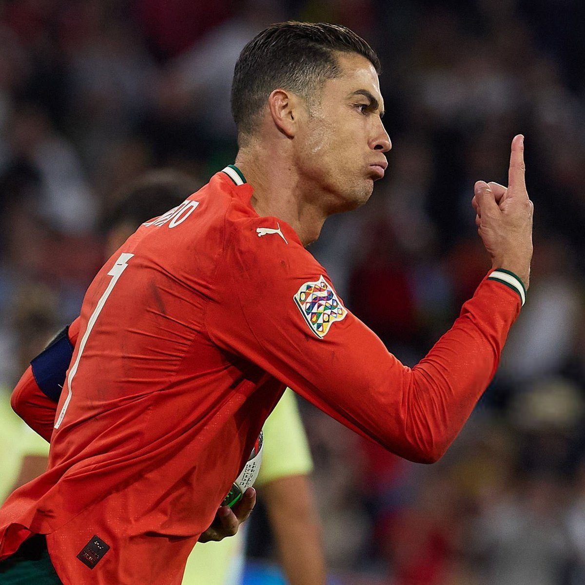 اكثر من سجل في تاريخ مونديال الأندية

الوحيد من سجل هاتريك في نهائي مونديال الأندية..

باقي ويتمدد 4 سنوات جديده 👑