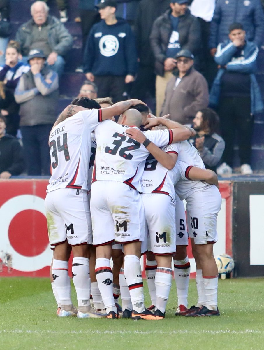 Newells's tweet photo. ¡VAMOS NOSOTROS! 👊🏼

#DaleNewells 🔴⚫️ https://t.co/OOLrPMxy94